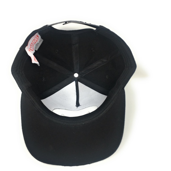 Punisher - Logo on Poly Faux Wool White/Black Snapback - Picture 5 of 5